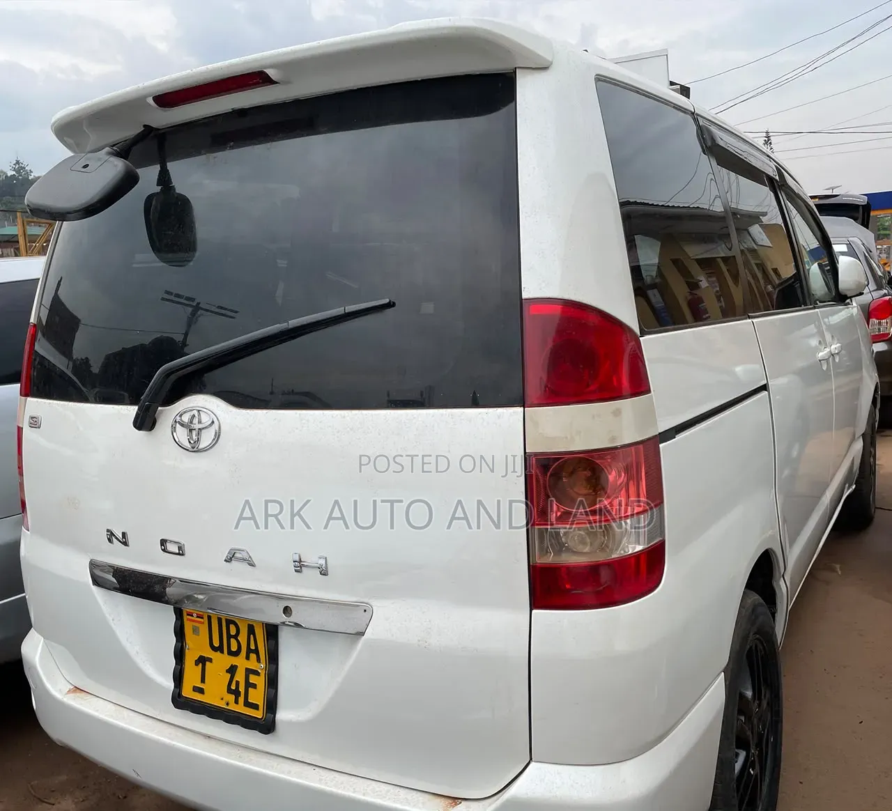 Toyota Noah 2002 White
