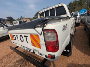 Toyota Hilux 2008 White