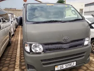 Toyota HiAce 2011 Green