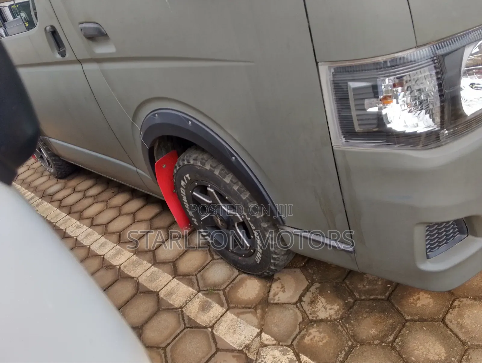 Toyota HiAce 2011 Green