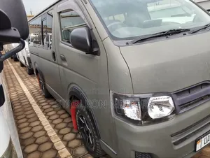 Toyota HiAce 2011 Green