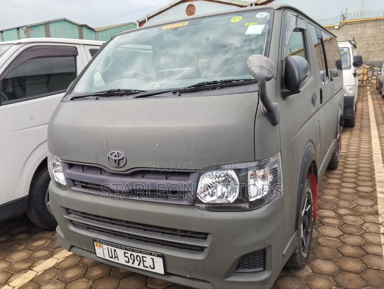 Toyota HiAce 2011 Green