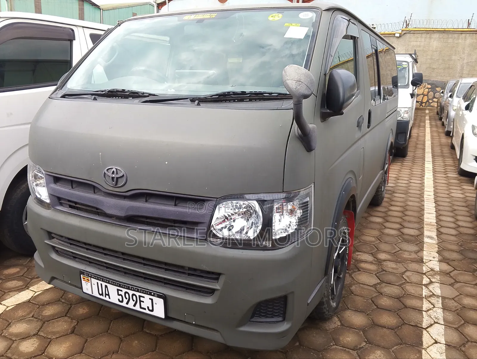Toyota HiAce 2011 Green