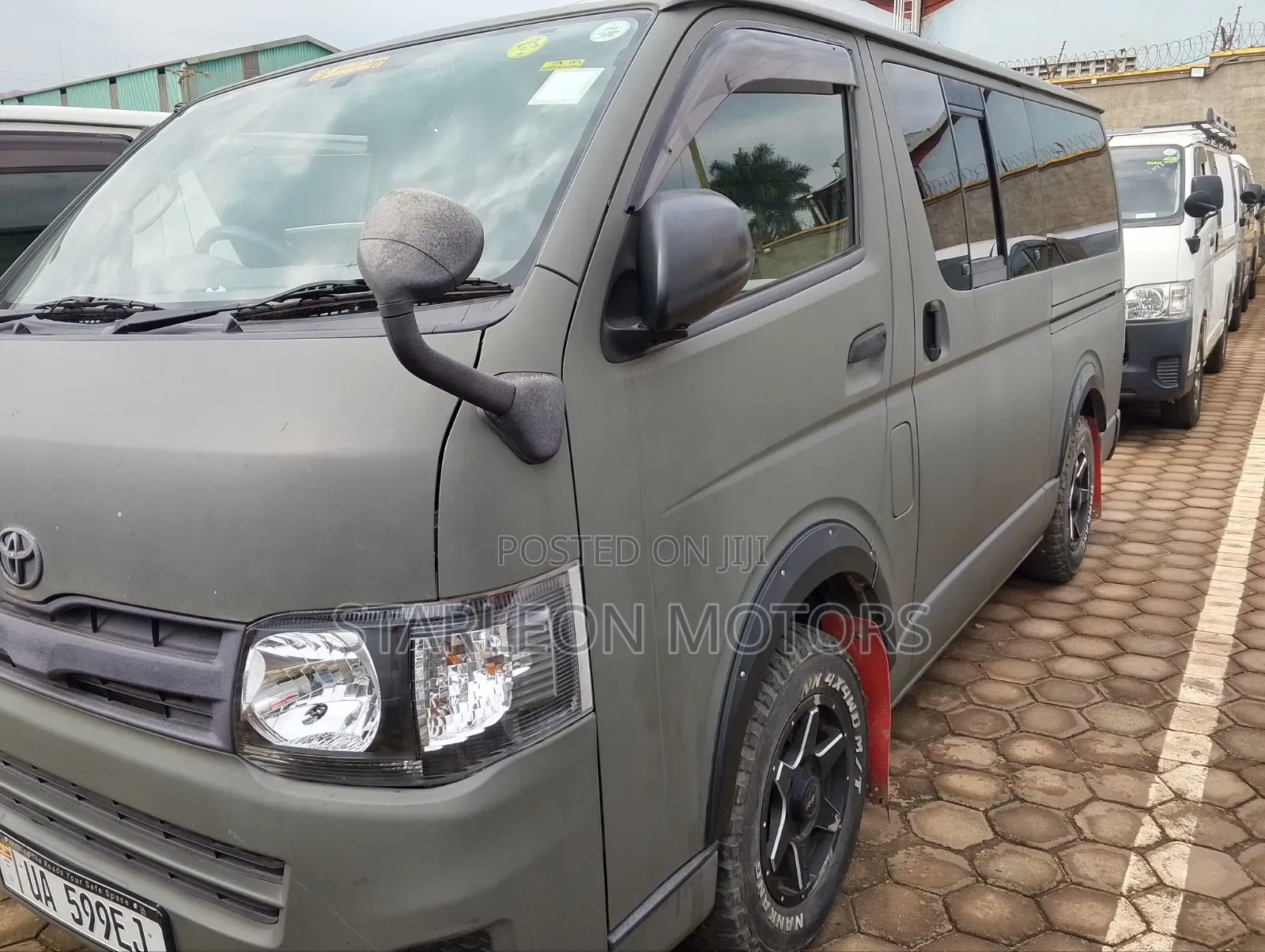 Toyota HiAce 2011 Green