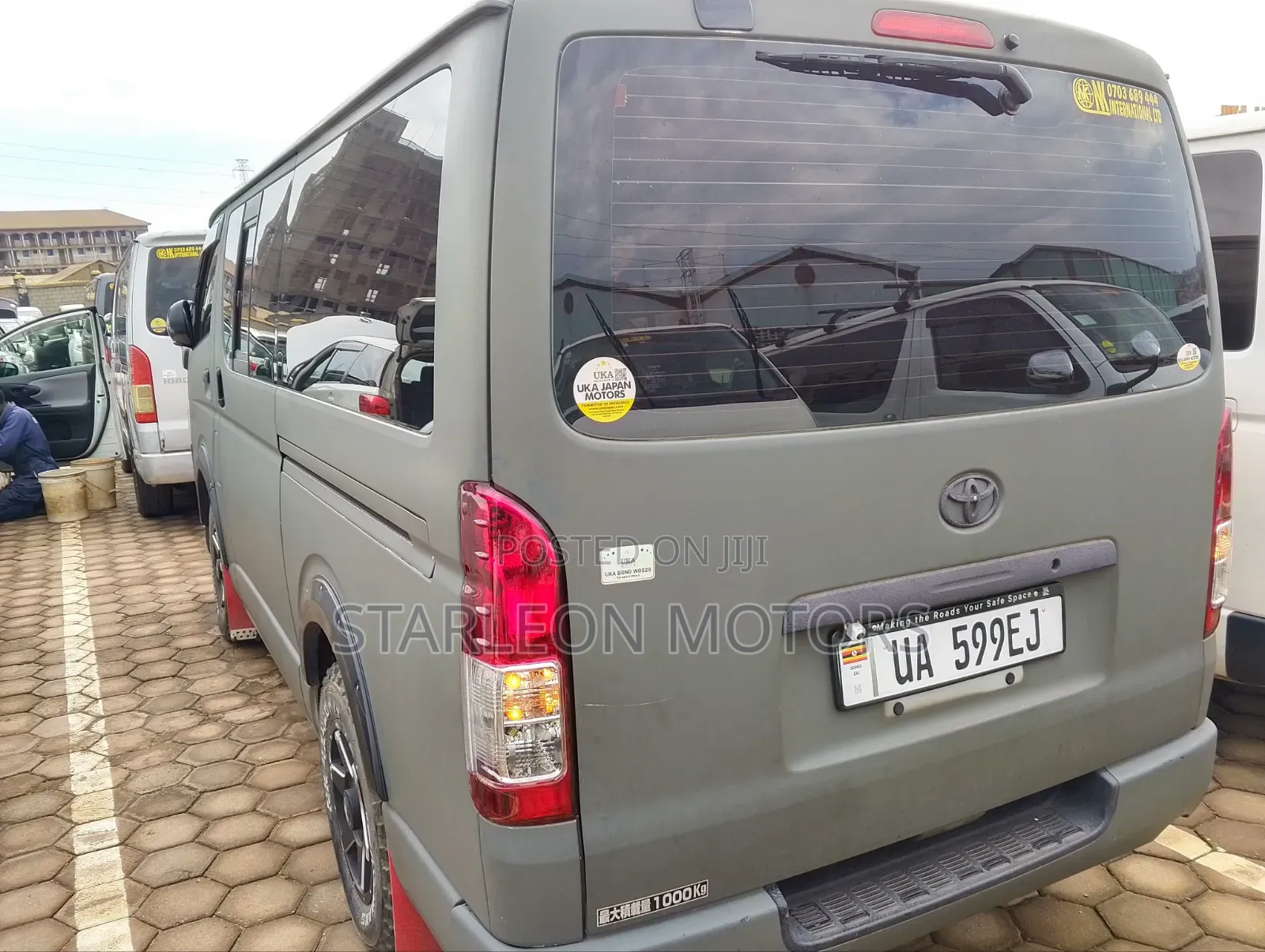 Toyota HiAce 2011 Green