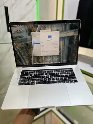 Laptop Apple MacBook Pro 2017 16GB Intel Core i7 SSD 256GB
