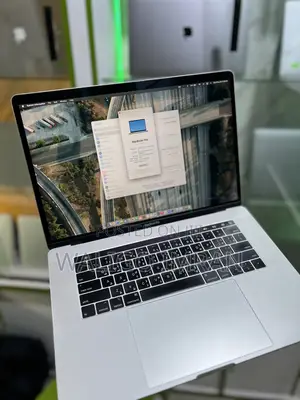 Laptop Apple MacBook Pro 2017 16GB Intel Core i7 SSD 256GB