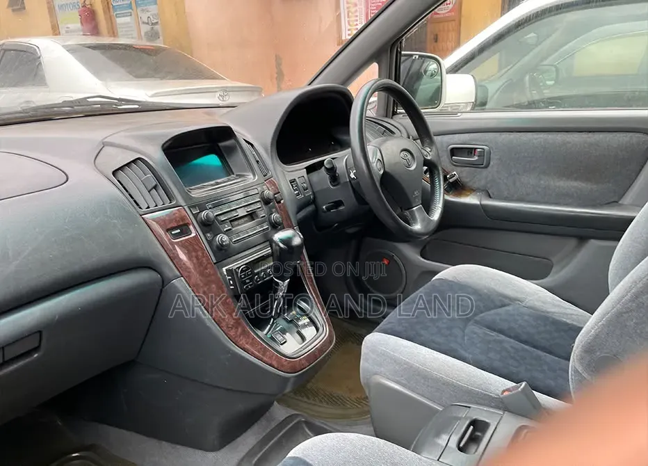 Toyota Harrier 2000 White