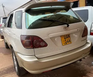 Toyota Harrier 2000 White