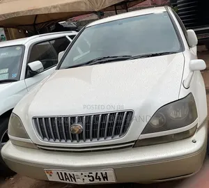 Toyota Harrier 2000 White