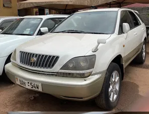 Toyota Harrier 2000 White