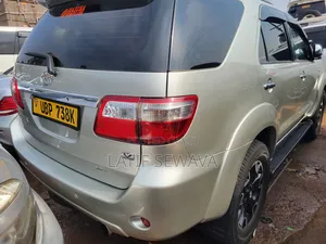 Toyota Fortuner 3.0 D RWD 2007 Silver