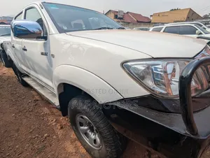 Toyota Hilux 2006 White