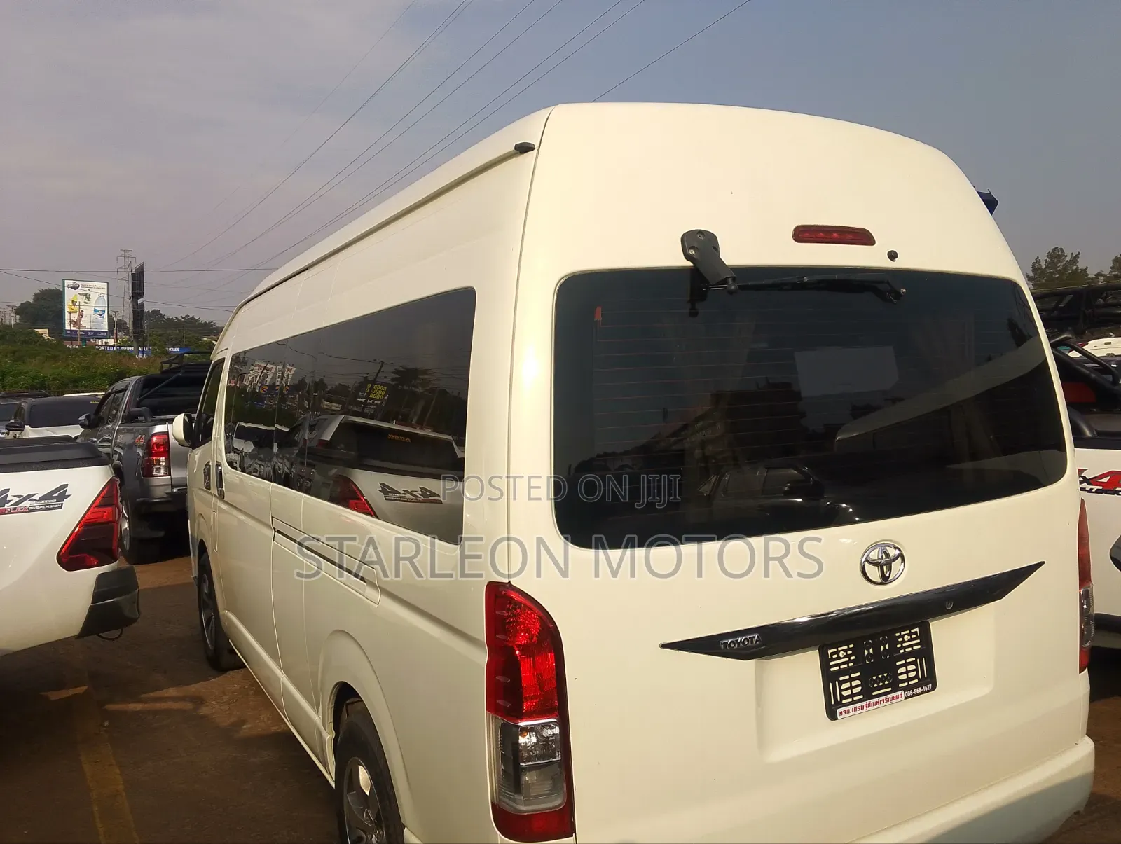 Toyota HiAce 2017 White