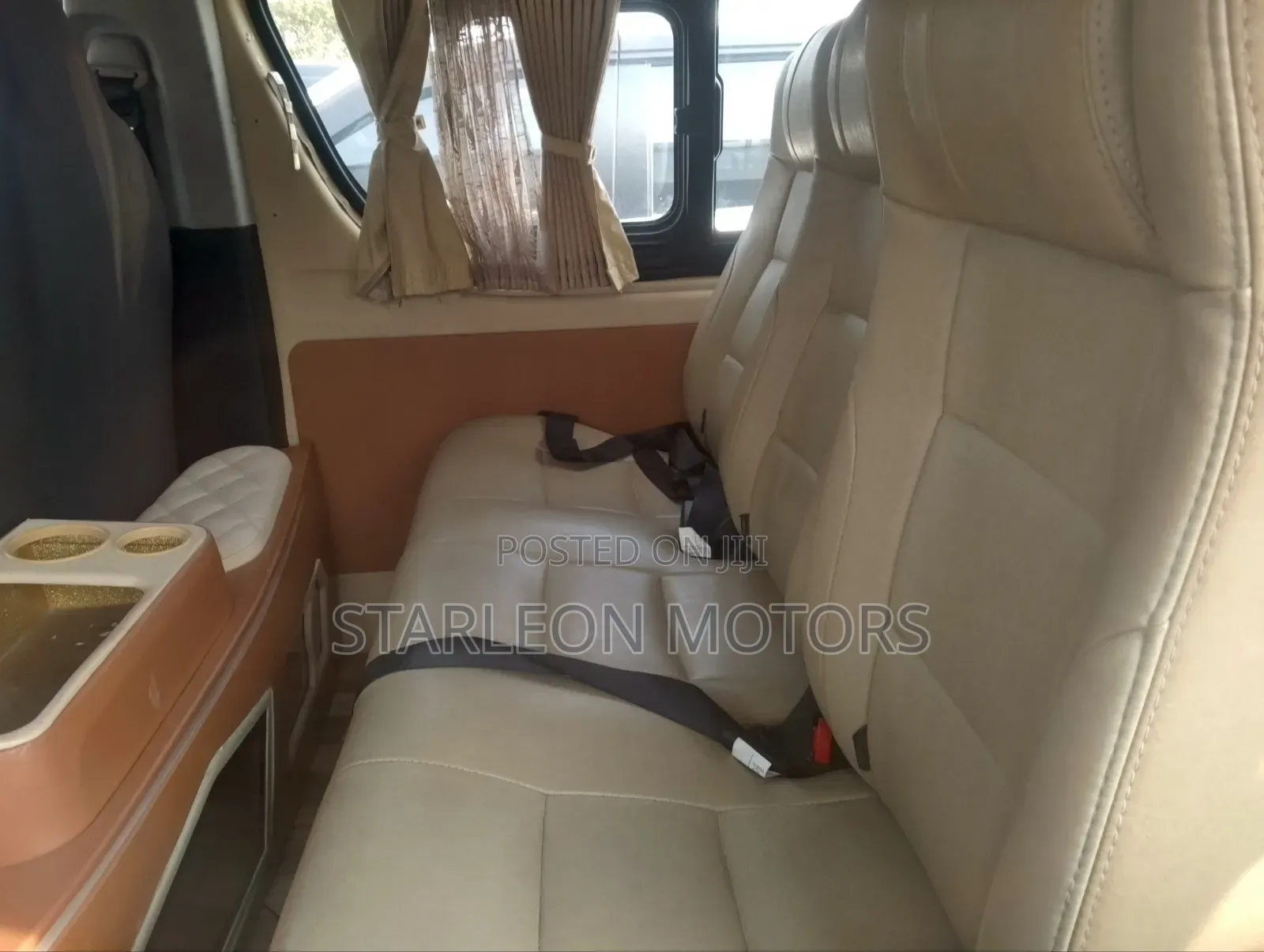 Toyota HiAce 2017 White