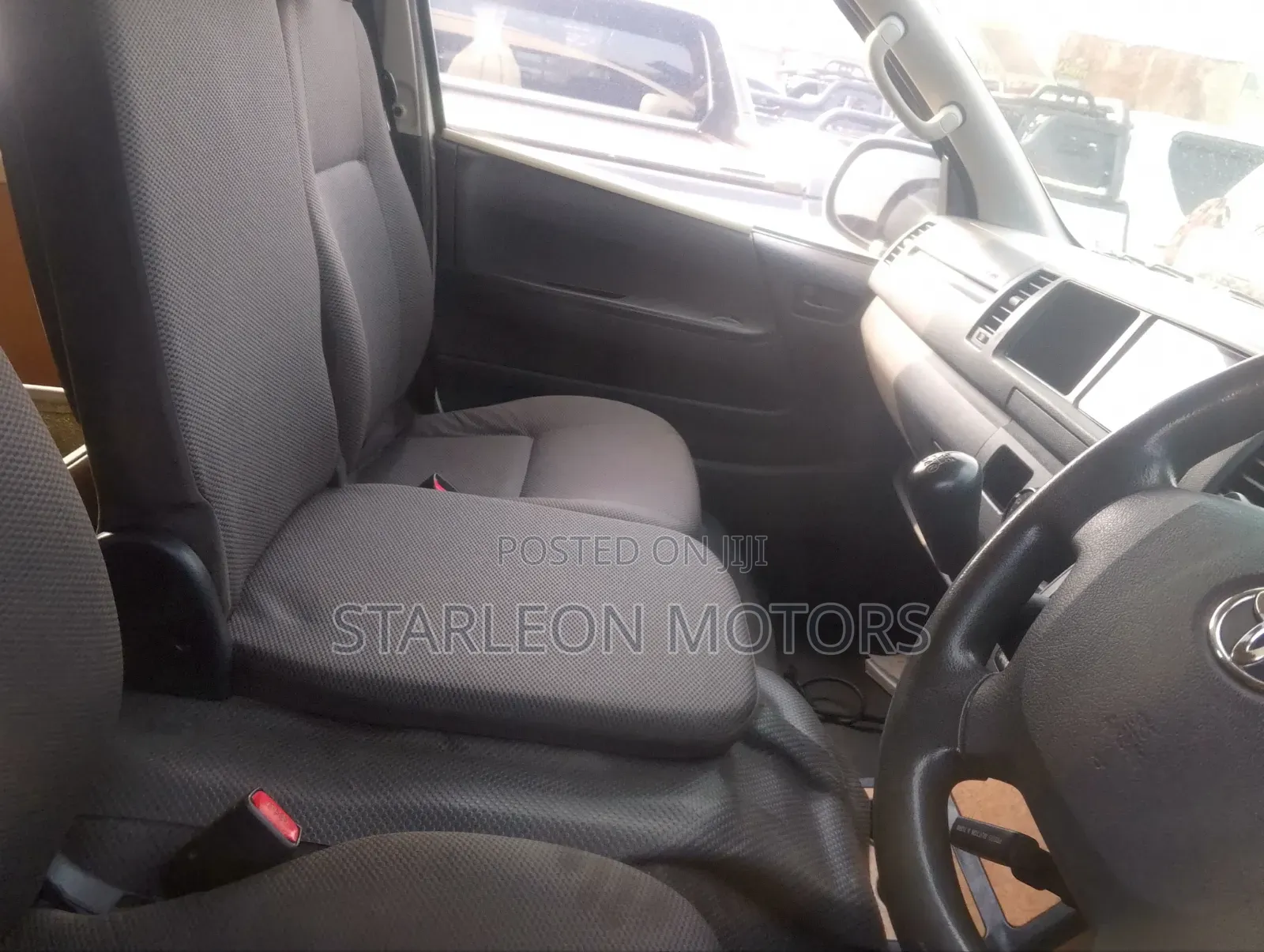 Toyota HiAce 2017 White