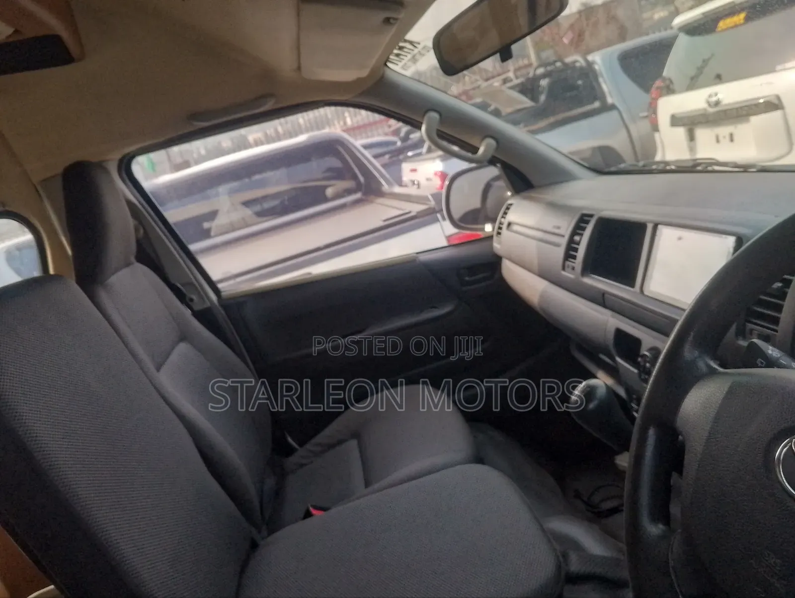 Toyota HiAce 2017 White