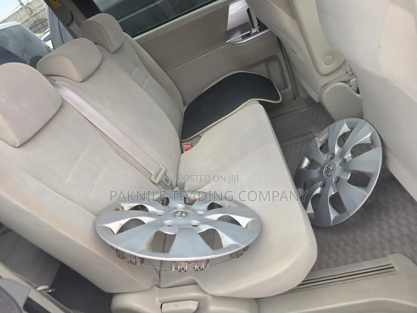 Toyota Noah 2.0 143hp FWD (8 Seater) 2012 White