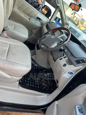 Toyota Noah 2012 Black