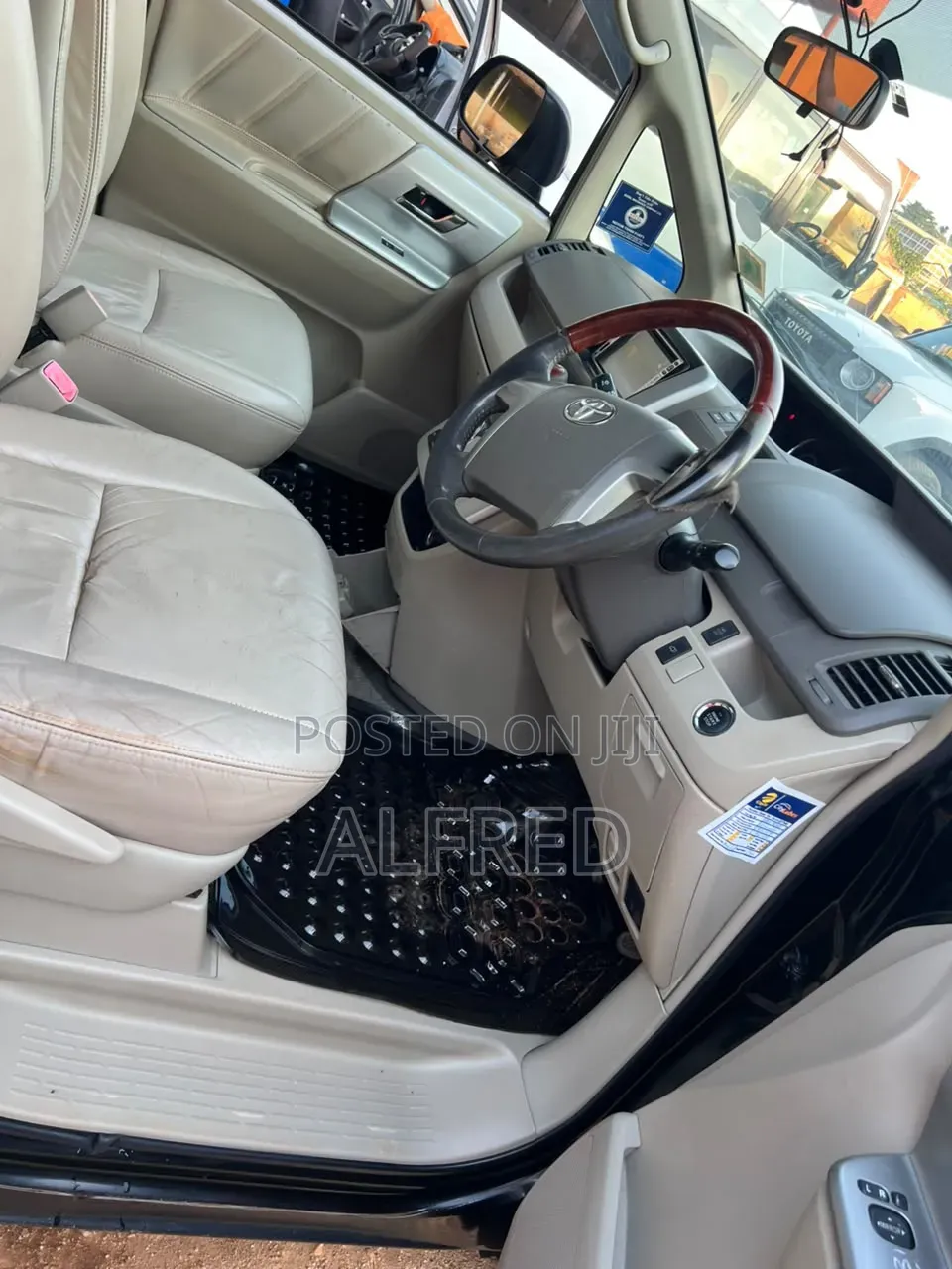 Toyota Noah 2012 Black