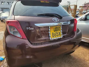 Toyota Vitz 1.3 FWD 5dr 2012 Maroon