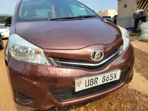 Toyota Vitz 1.3 FWD 5dr 2012 Maroon
