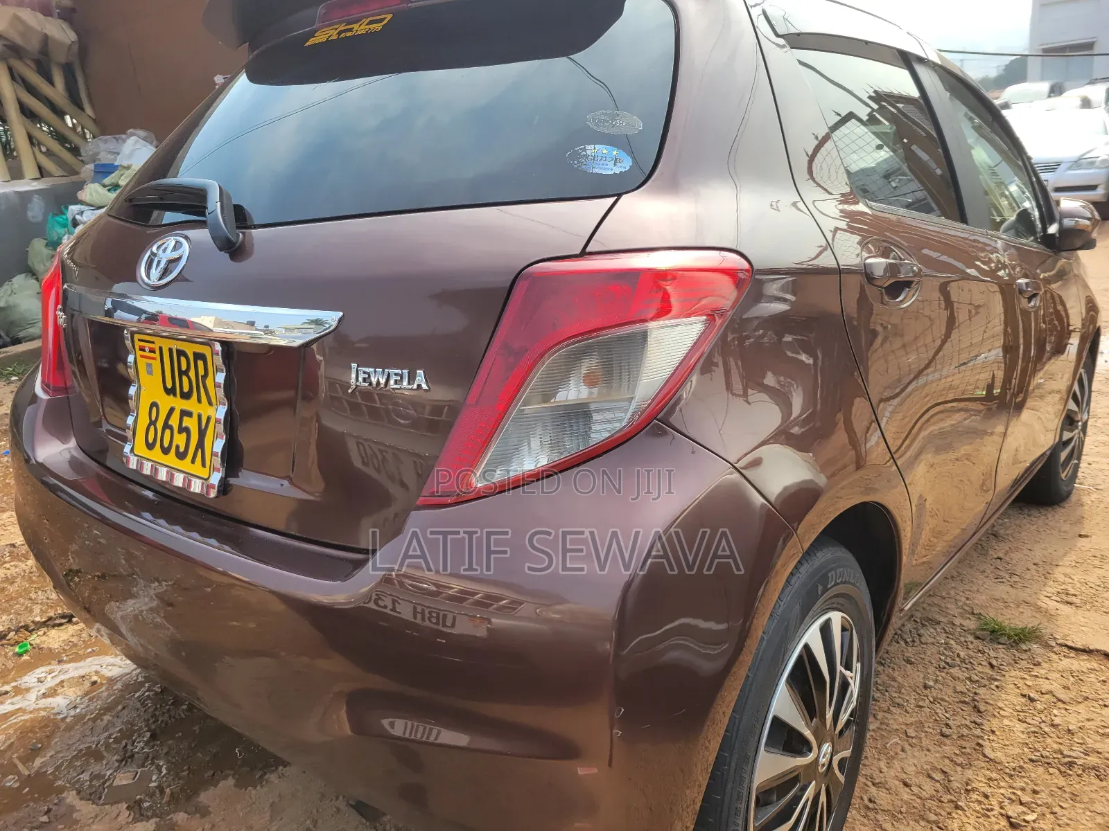 Toyota Vitz 1.3 FWD 5dr 2012 Maroon