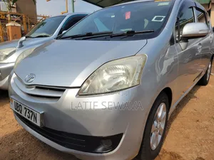 Toyota Passo Sette 1.5 FWD 2010 Silver