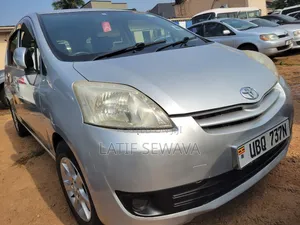 Toyota Passo Sette 1.5 FWD 2010 Silver