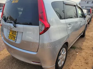 Toyota Passo Sette 1.5 FWD 2010 Silver