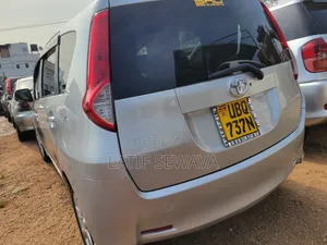 Toyota Passo Sette 1.5 FWD 2010 Silver