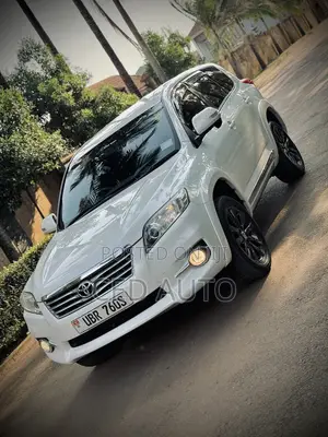 Toyota Vanguard 2012 White