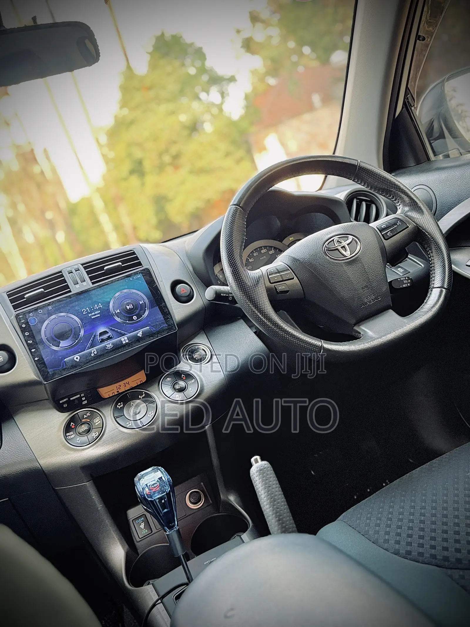 Toyota Vanguard 2012 White