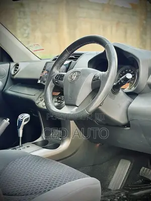 Toyota Vanguard 2012 White