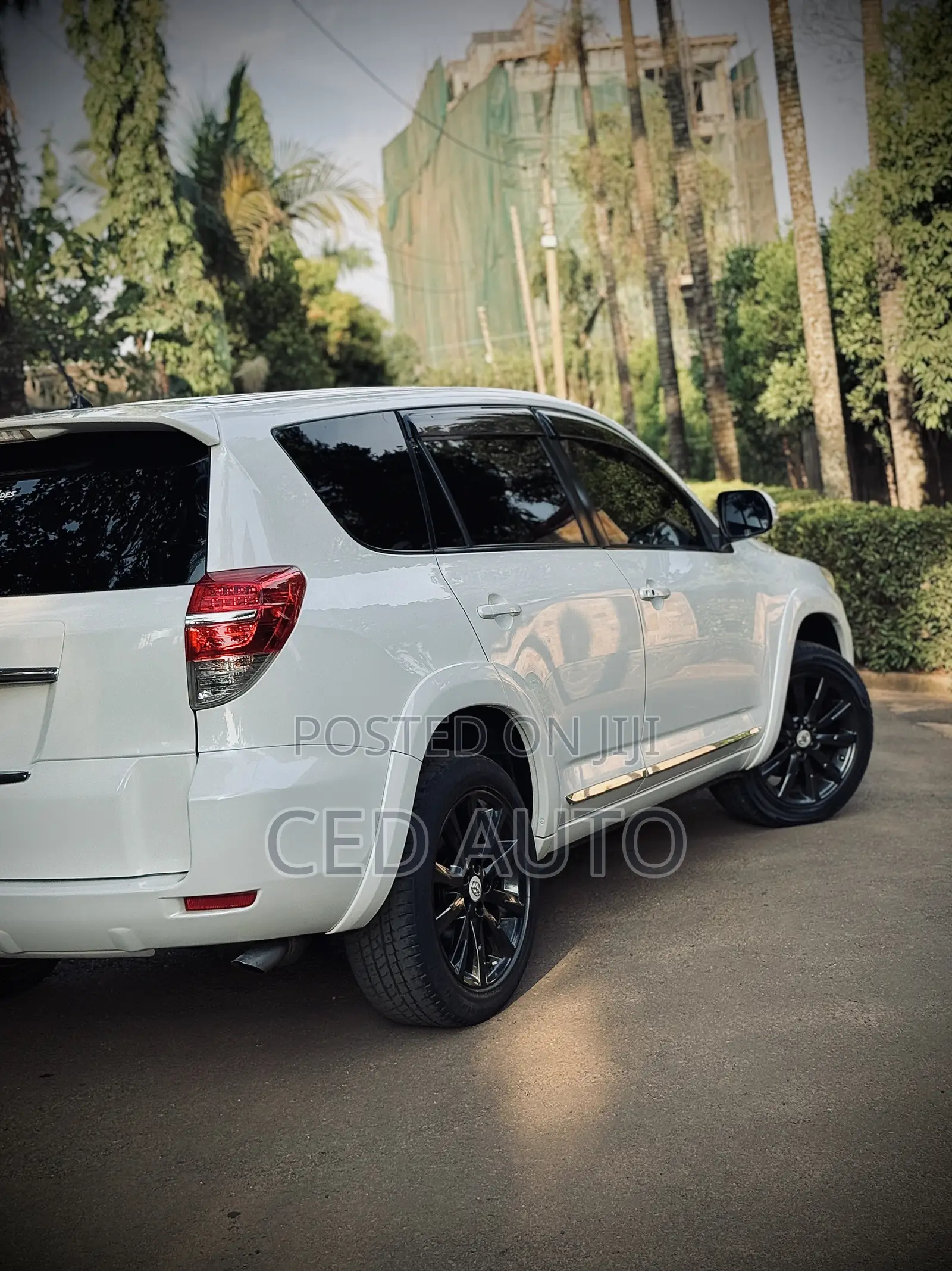 Toyota Vanguard 2012 White