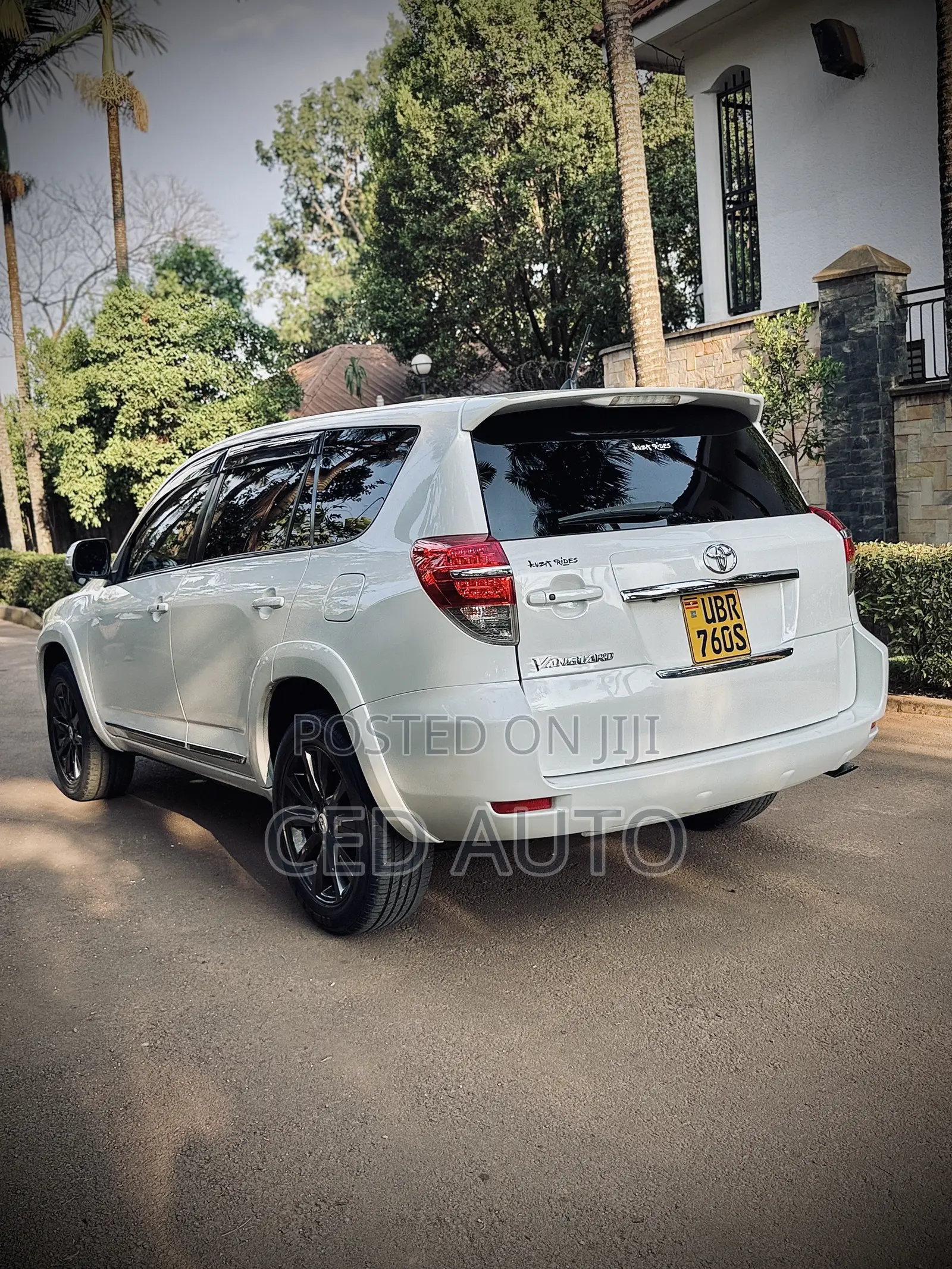 Toyota Vanguard 2012 White
