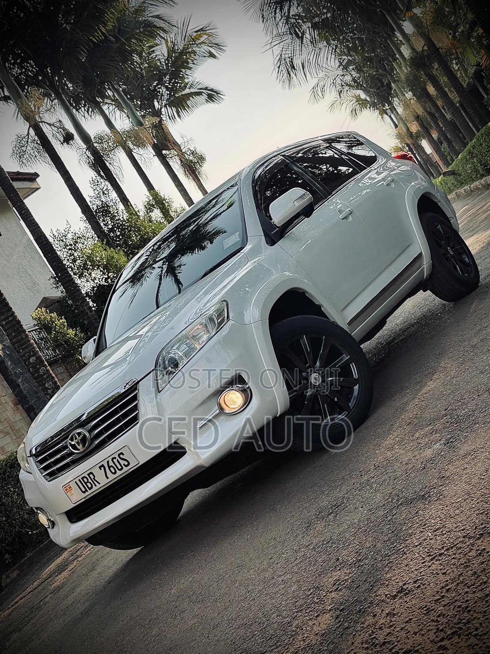 Toyota Vanguard 2012 White