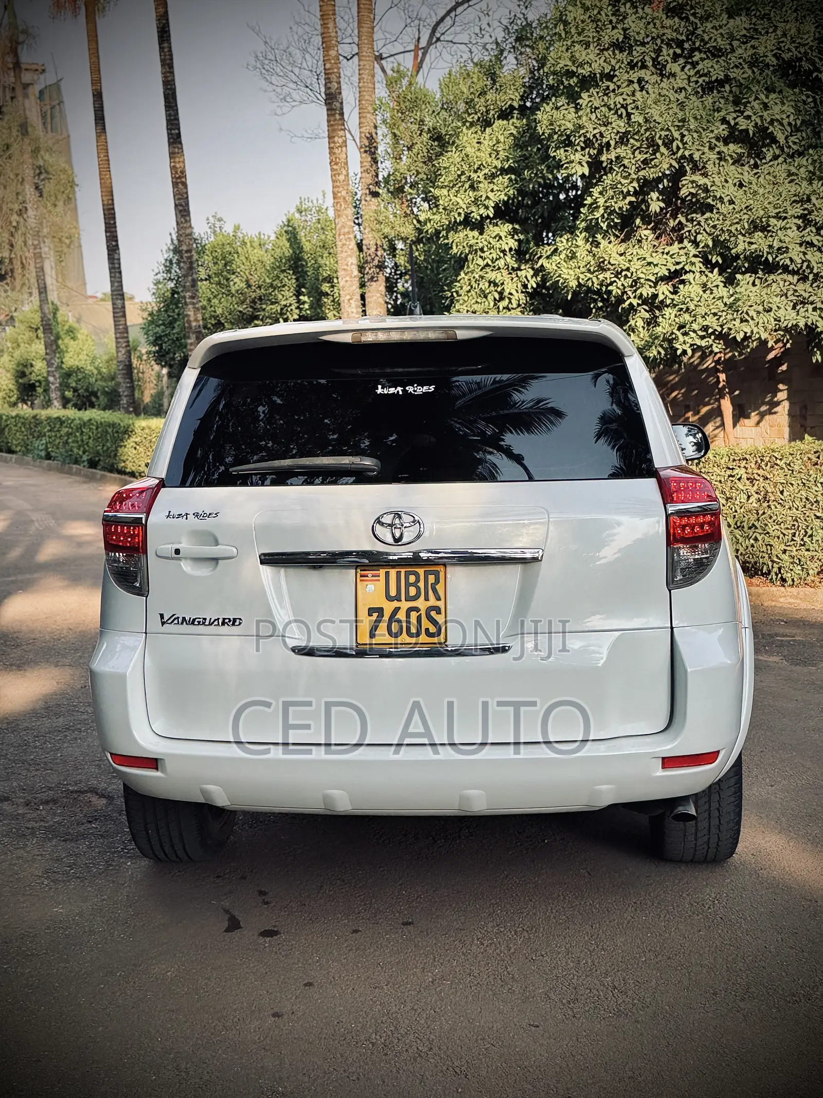 Toyota Vanguard 2012 White
