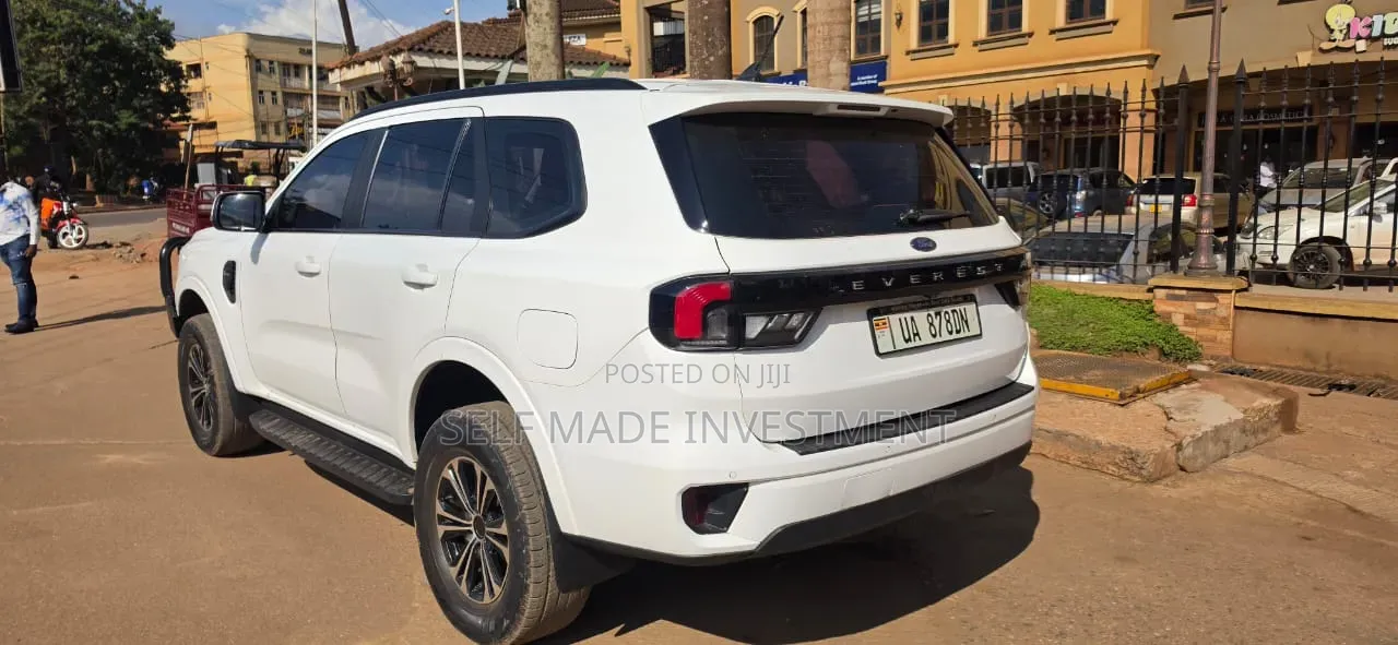 New Ford Everest 2023 White