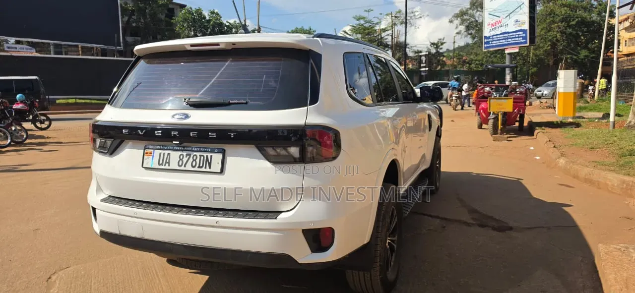 New Ford Everest 2023 White