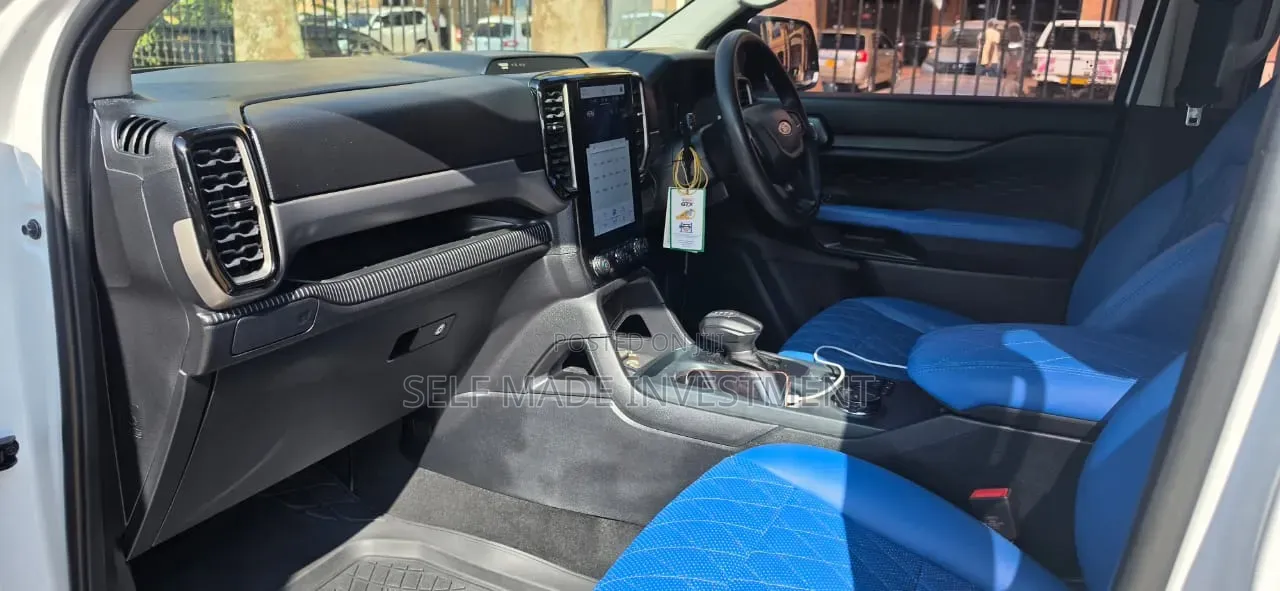 New Ford Everest 2023 White