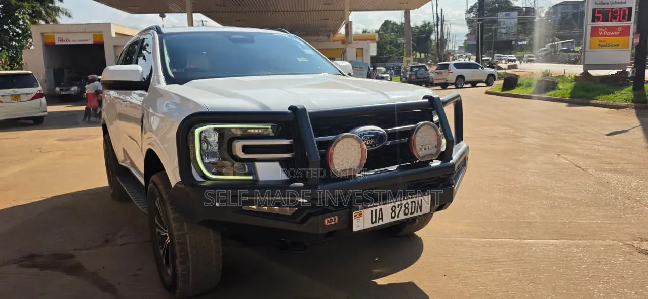 New Ford Everest 2023 White
