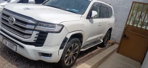 Toyota Land Cruiser Prado 2019 White