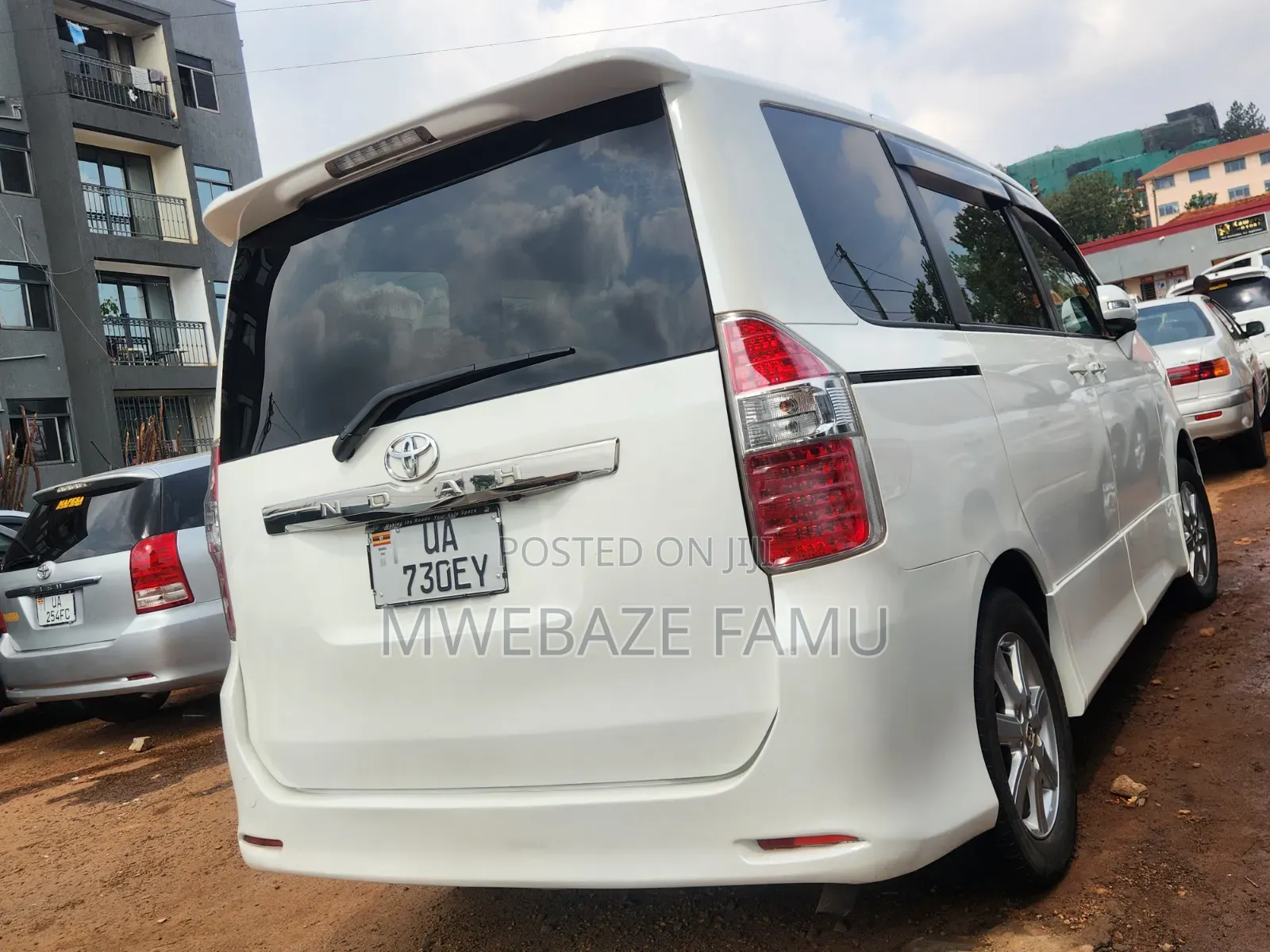Toyota Noah 2010 White