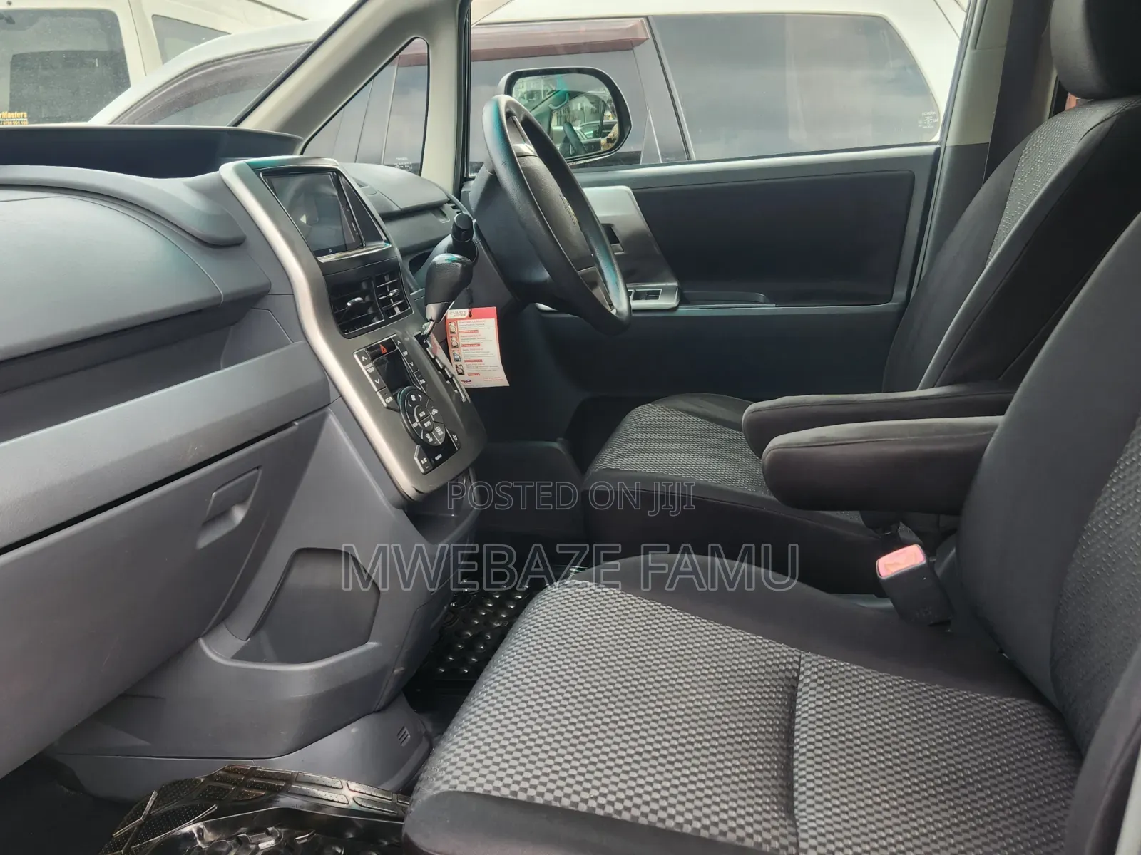Toyota Noah 2010 White