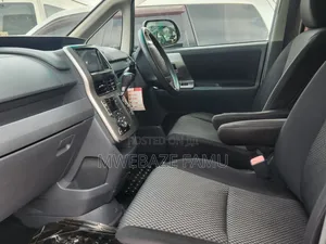 Toyota Noah 2010 White