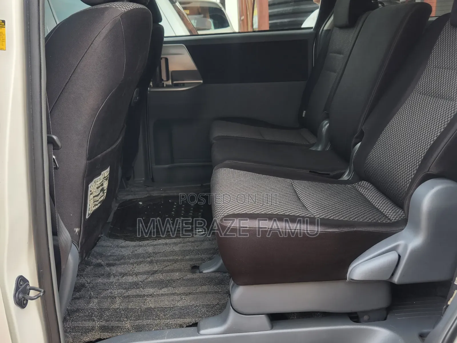 Toyota Noah 2010 White