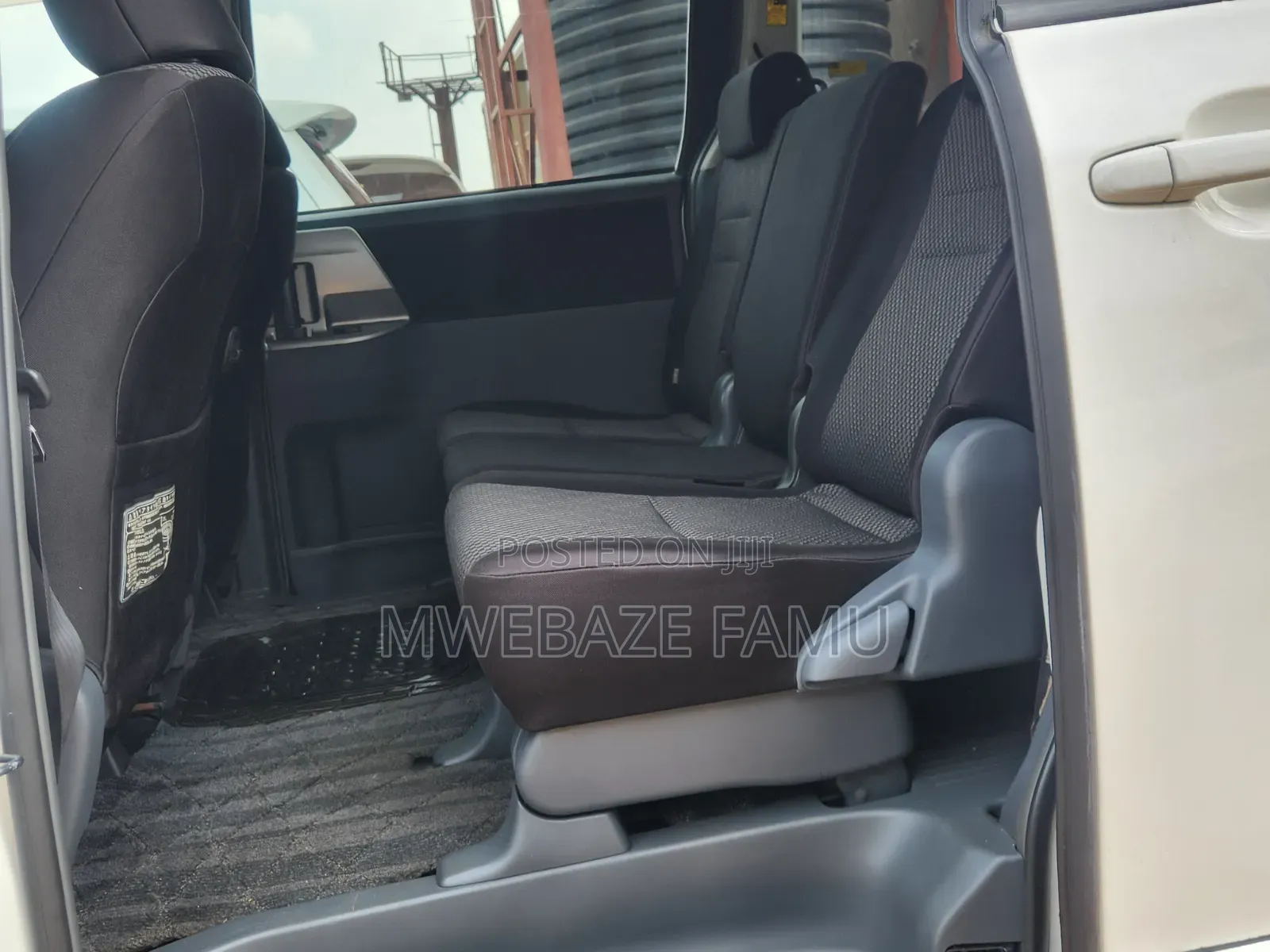 Toyota Noah 2010 White