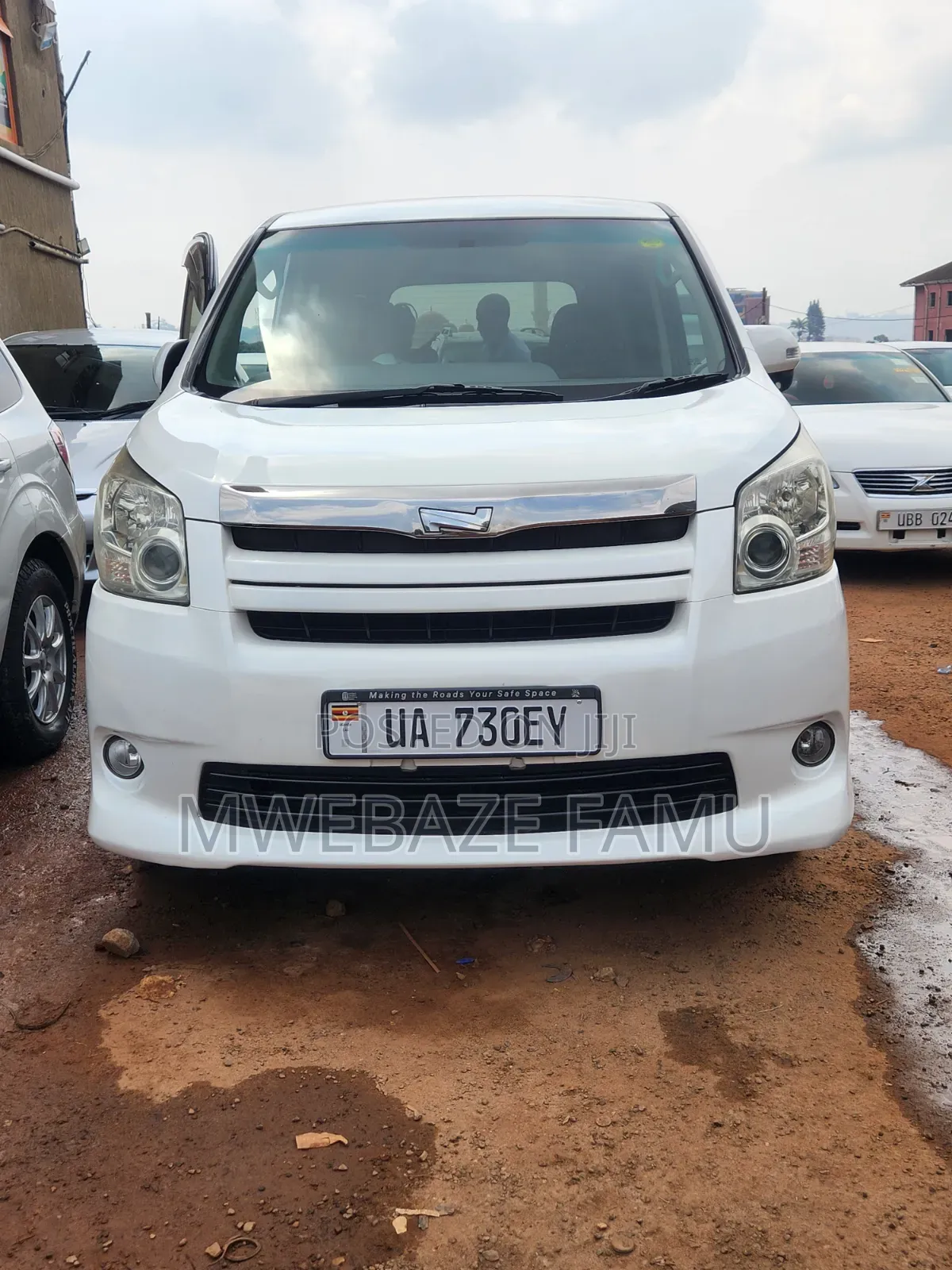 Toyota Noah 2010 White