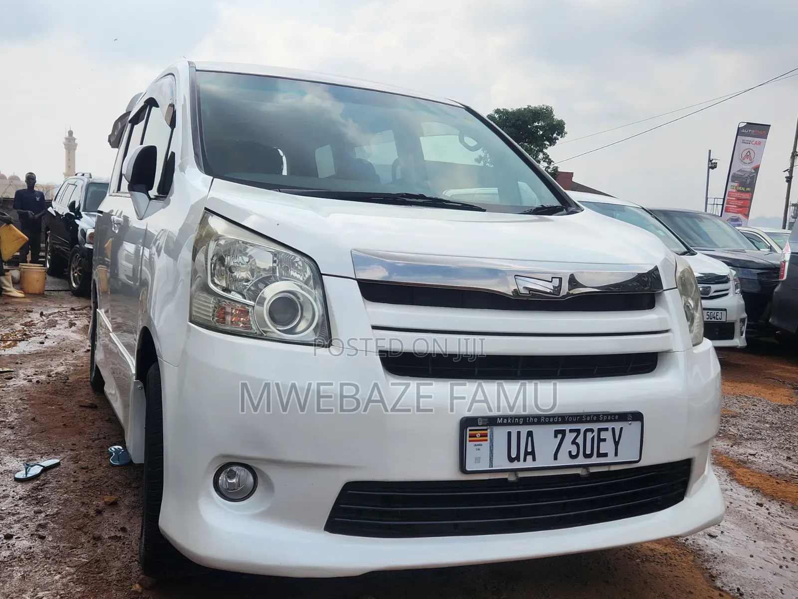 Toyota Noah 2010 White